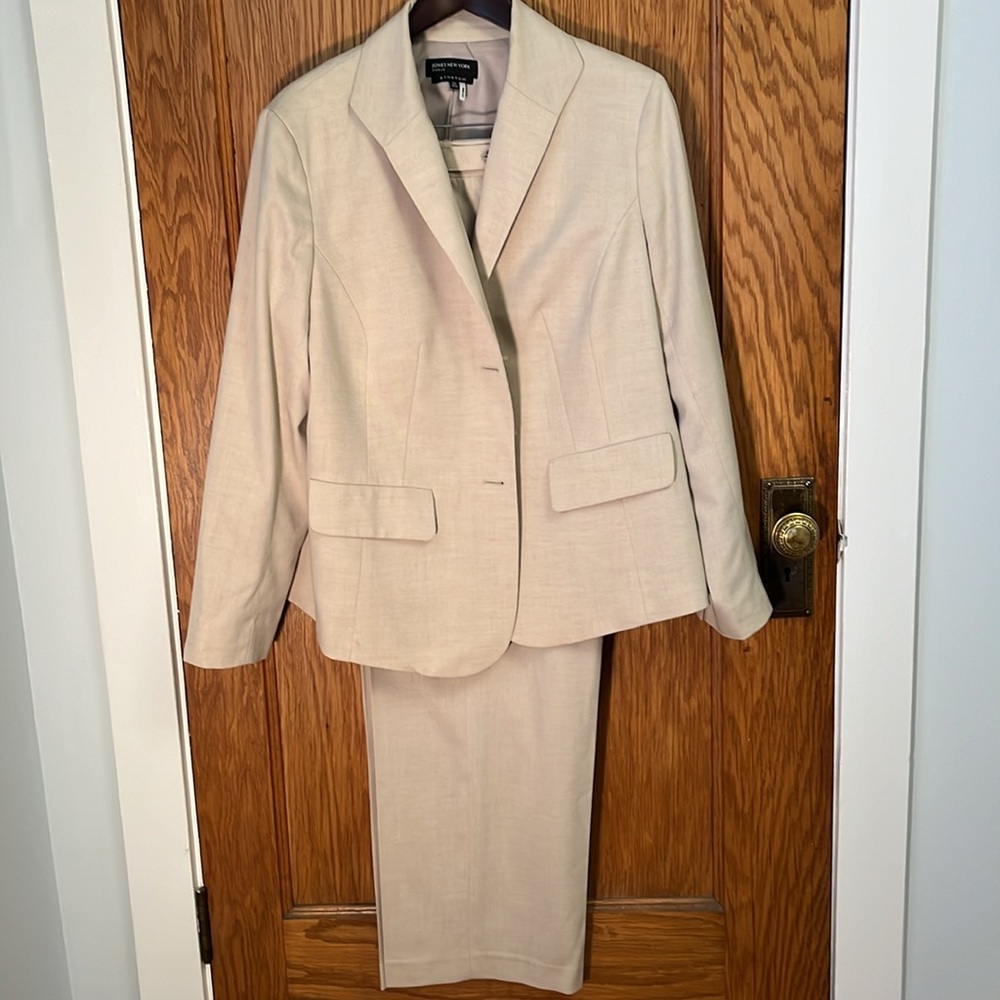 16W Jones New York Pantsuit